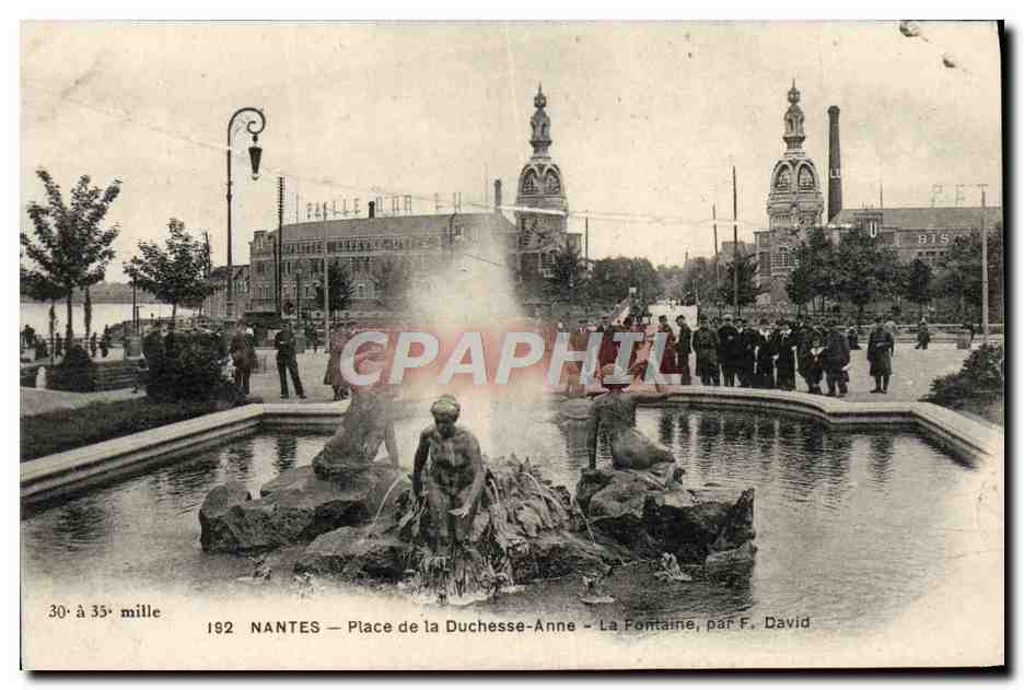 CPA Nantes Place de la Duchesse Anne La fontaine par F David Paille d'Or