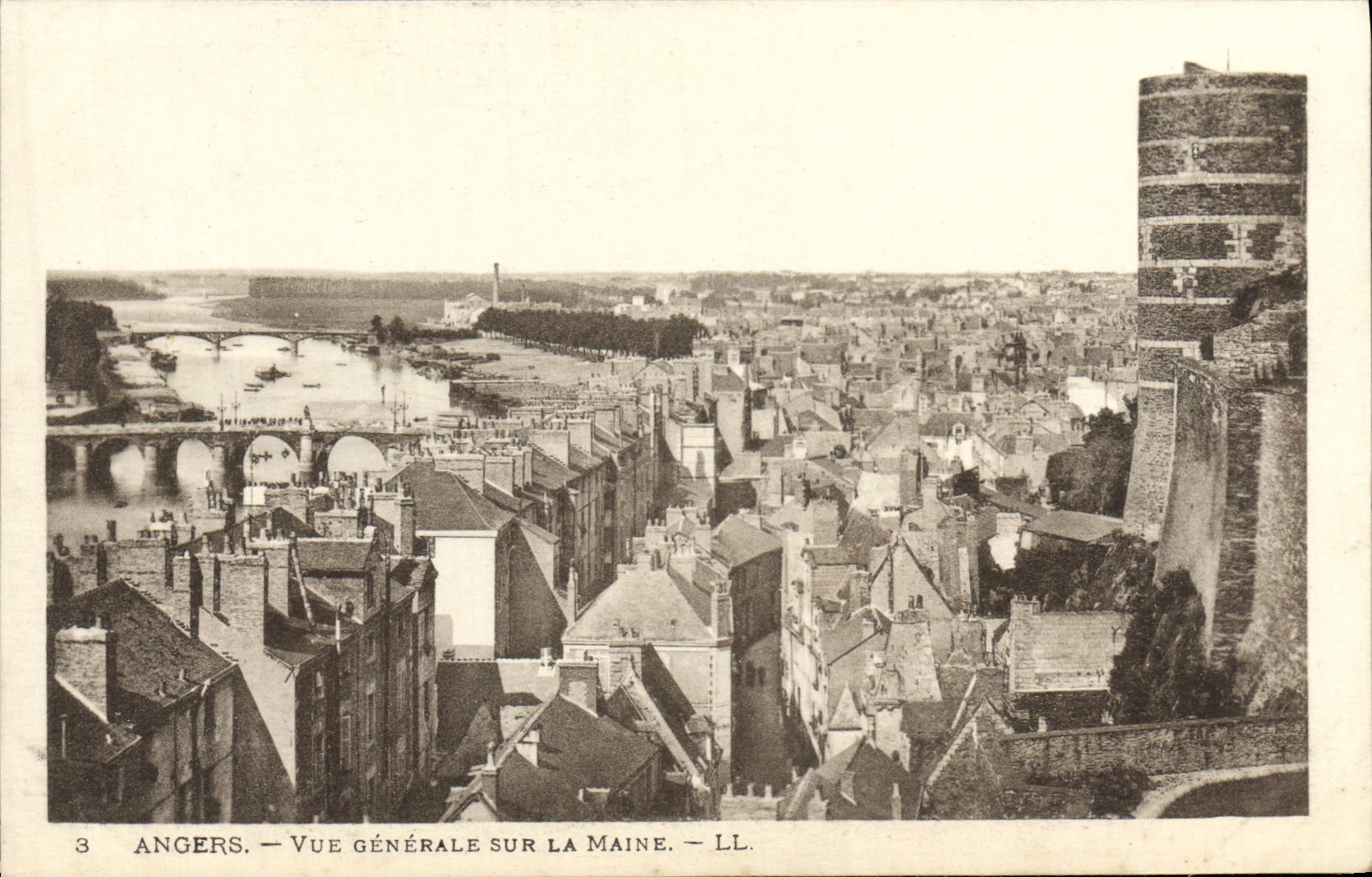 CPA Angers Vue Generale Sur La Maine