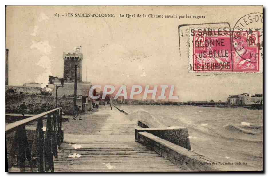 Les Sables-d'Olonne — Le Quai de la Chaume envahi par les vagues — Édition des Nouvelles Galeries