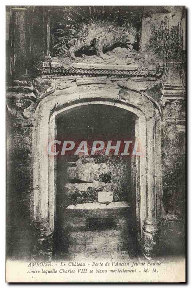 CPA Amboise Le chateau Porte de l'ancien jeu de Paume contre laquelle Charles VIII se blessa mortellement