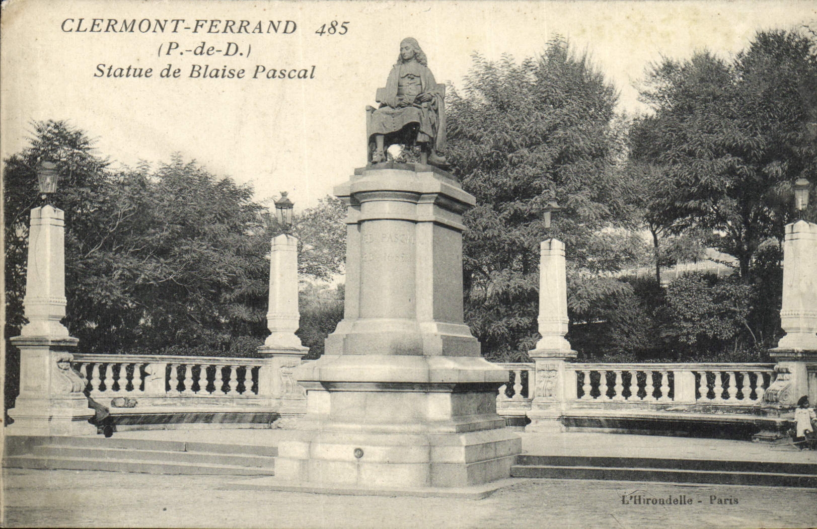 Clermont-Ferrand — Statue de Blaise Pascal — L'hirondelle - Paris - Recto