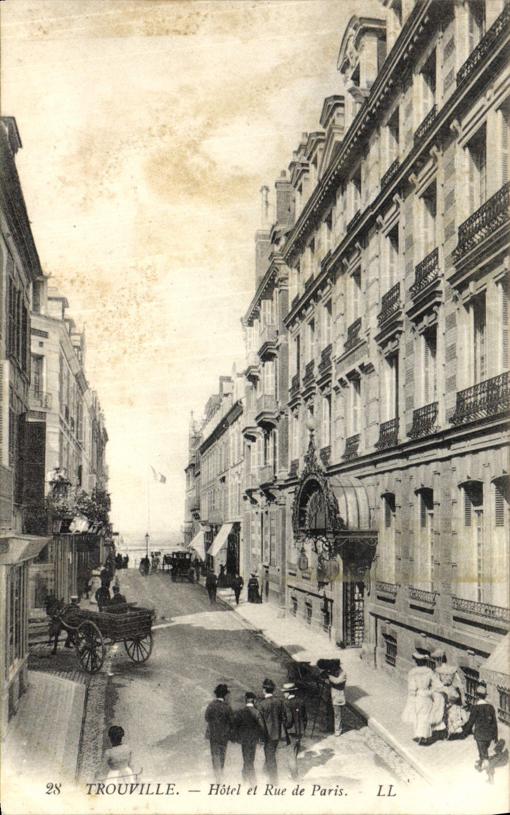 CPA Trouville Hotel et Rue de Paris