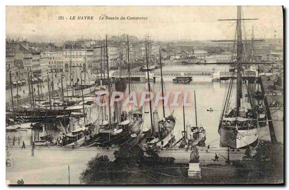 CPA Le Havre Le Bassin Du Commerce Bateaux