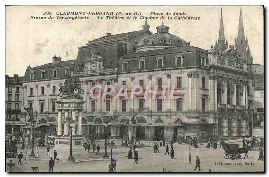 CPA Clermont Ferrand Place de Jaude Statue De Vercingetorix Le theatre et le clocher de la cathedrale