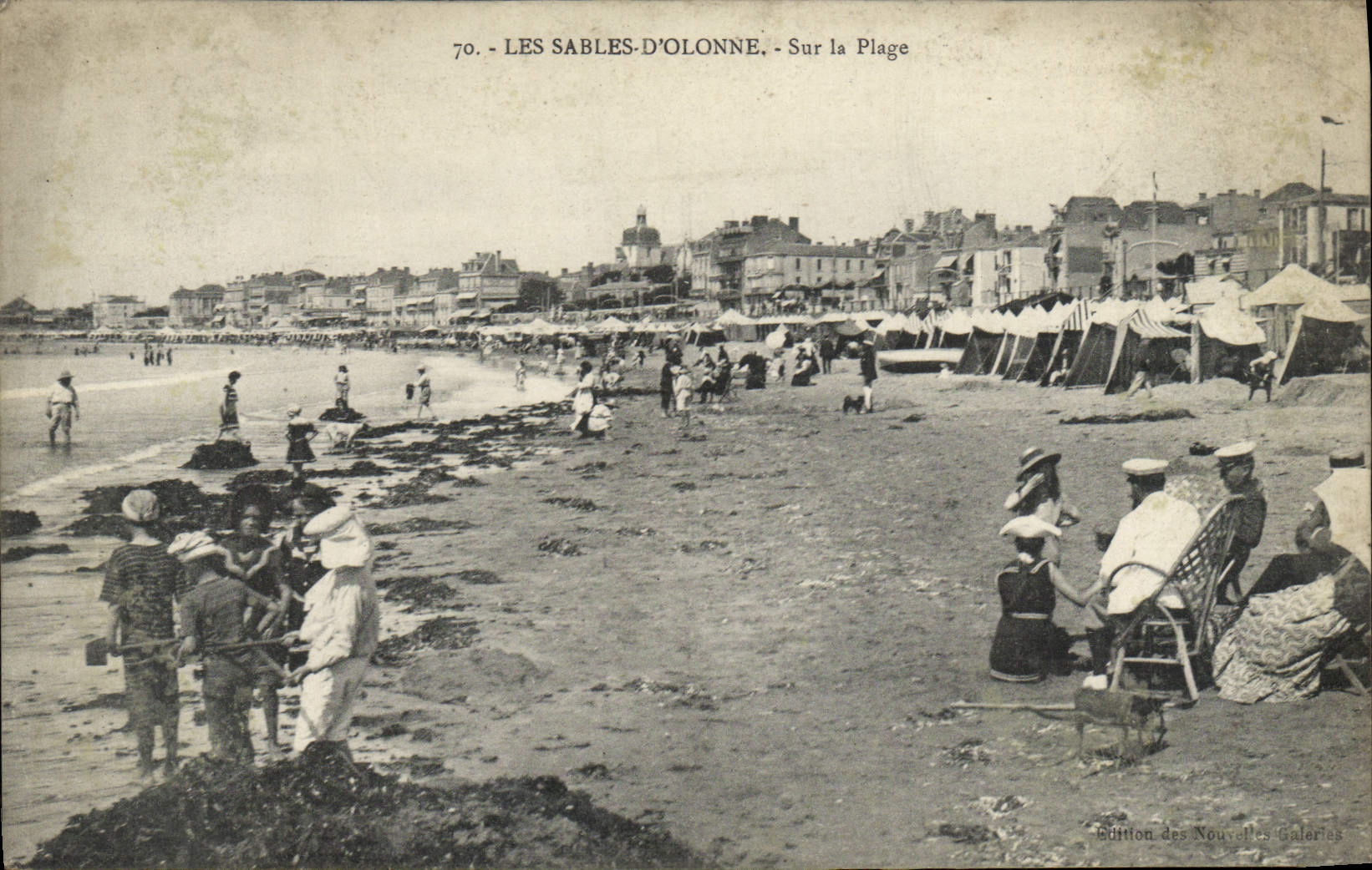 Les Sables-d'Olonne - Sur la Plage - Édition des Nouvelles Galeries, n°70