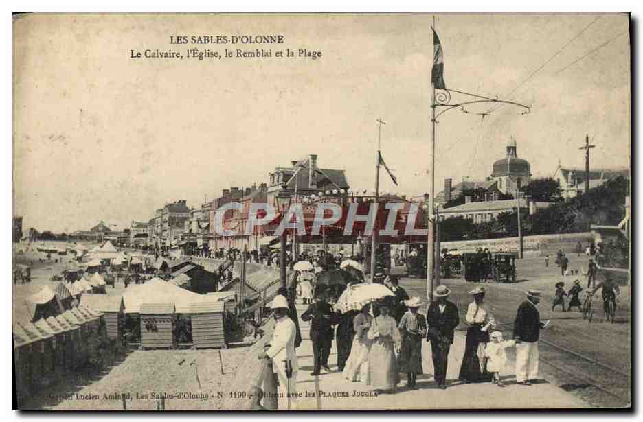 CPA Les Sables D'Olonne Le Calvaire L'Eglise le Remblai et la Plage