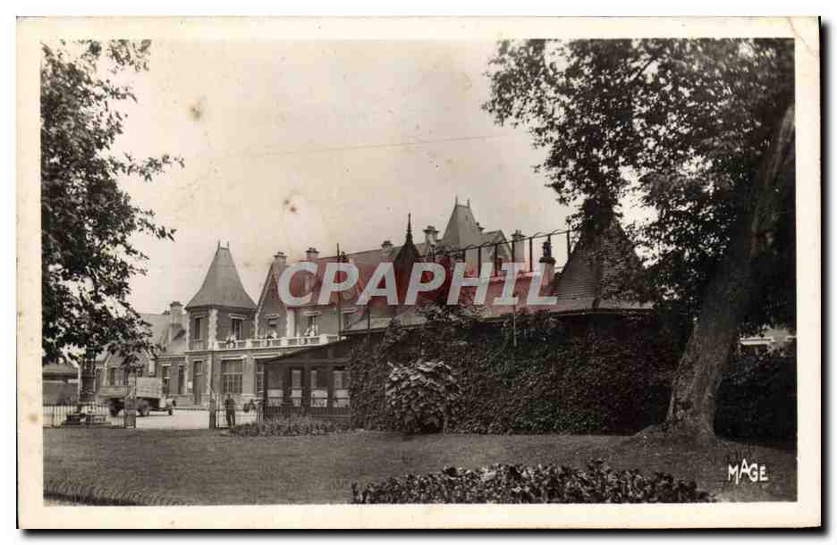 CPA Beauvais La Gare et le Jardin Public