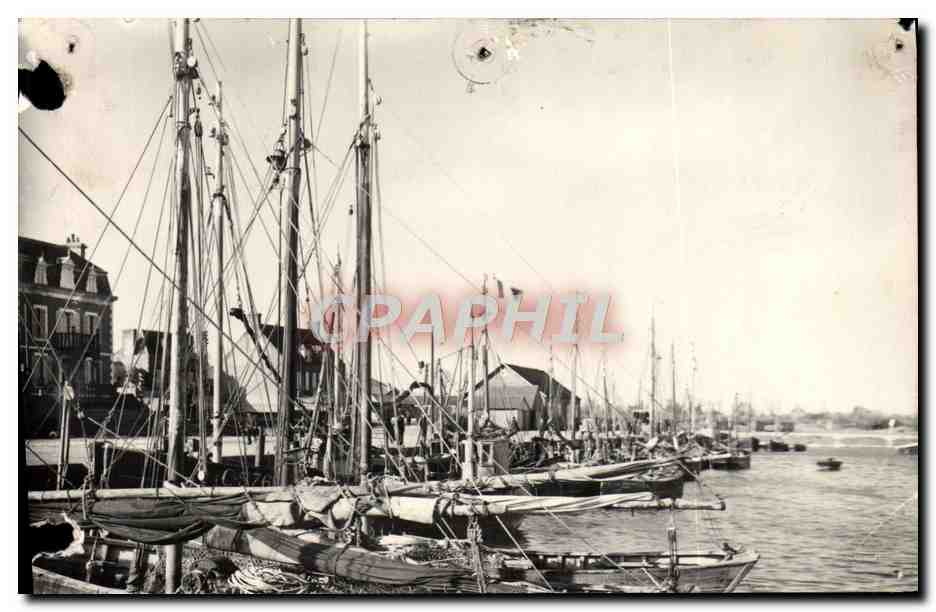 CPA Grancamp Les Bains Un Coin du Port Bateaux
