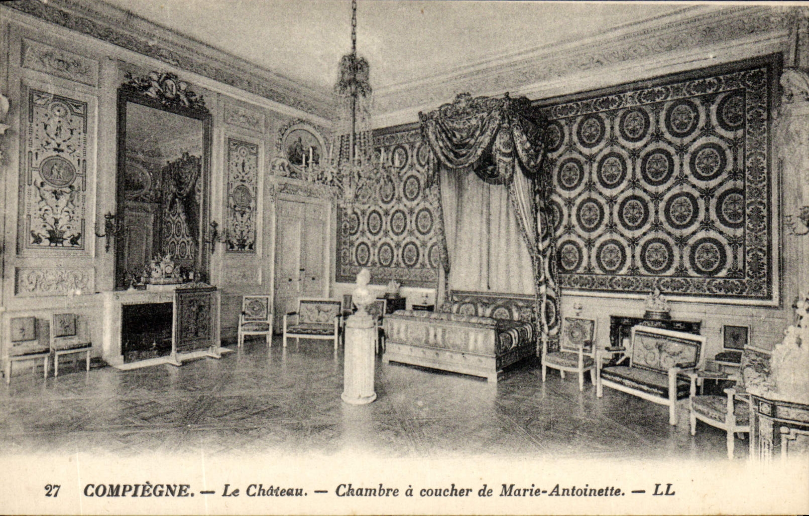 Compiègne — Le Château — Chambre à coucher de Marie-Antoinette — LL