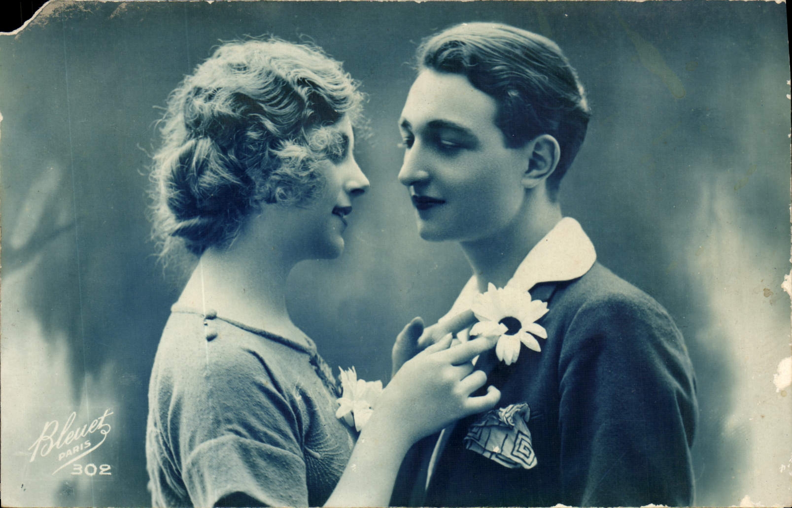 Jeune couple en intimité — éditeur Bleuriet, Paris, n° 302
