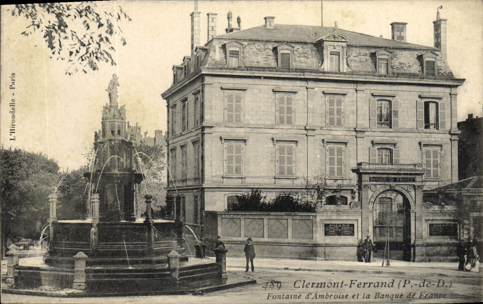 CPA Clermont Ferrand Fontaine d'Ambroise et la Banque de France