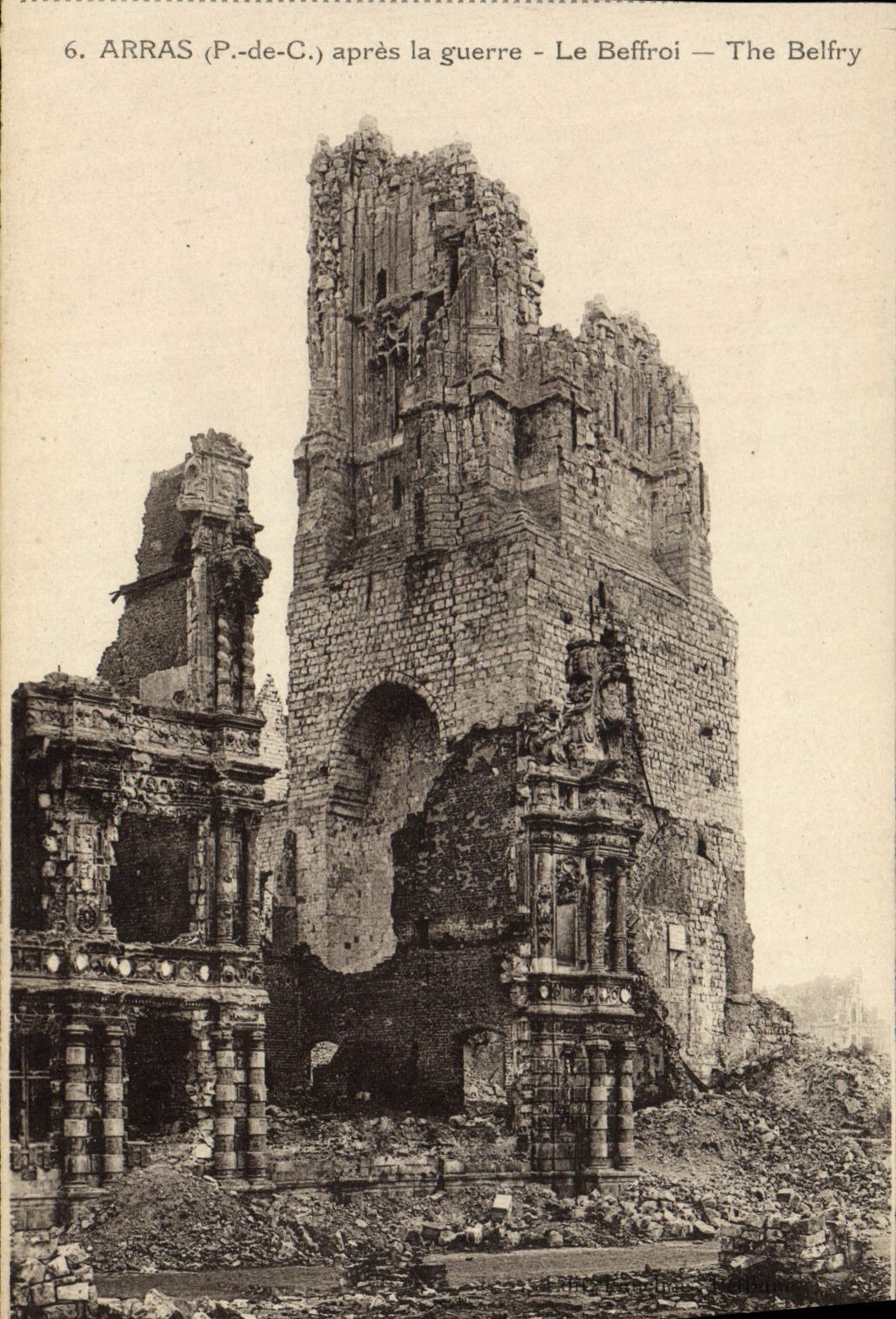 Arras (P.-de-C.) après la guerre — Le Belfroi — The Belfry