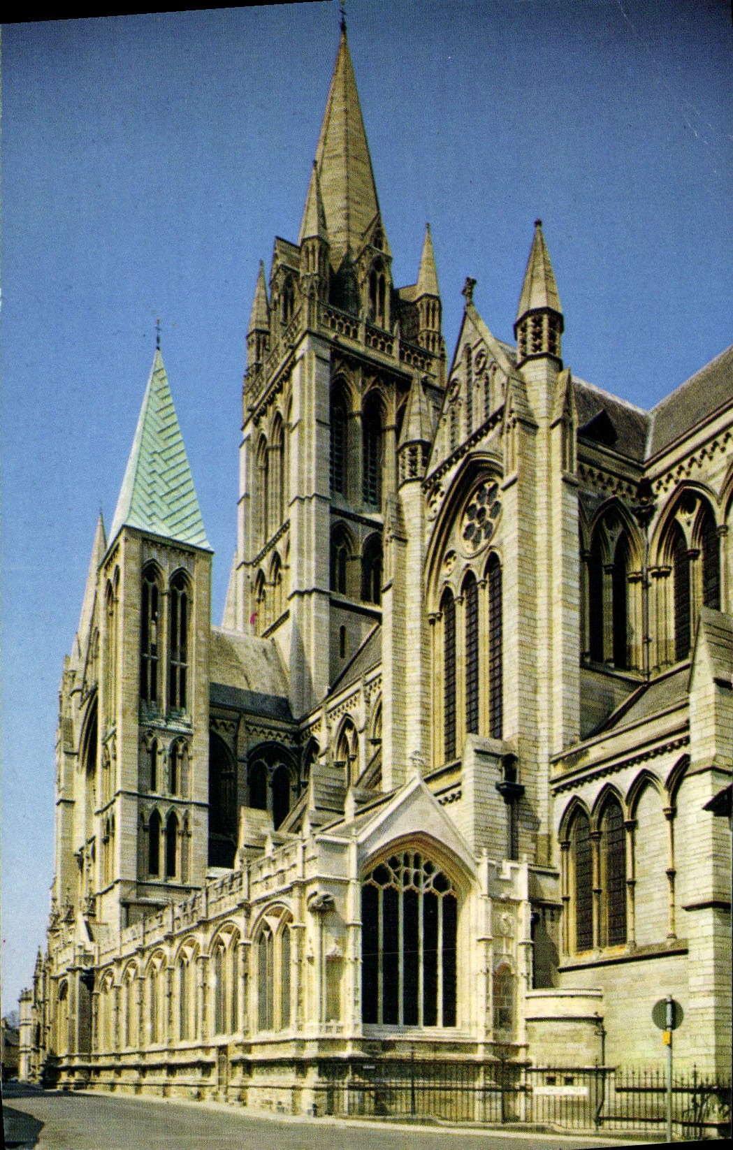 Truro Cathedral — vue extérieure — COLOURMASTER INTERNATIONAL n° C01426 - Anverso