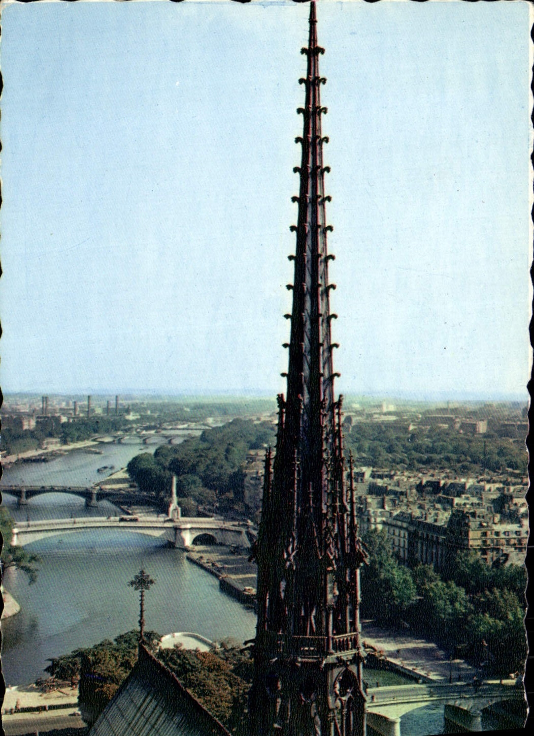 CPM Paris Fleche De Notre Dame