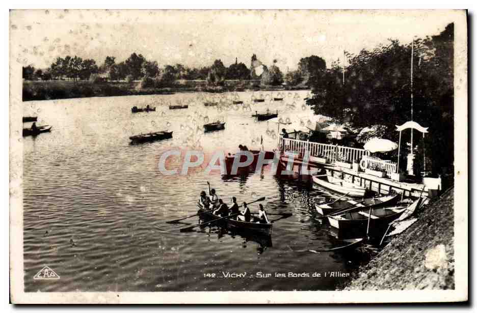 CPA Vichy Sur Les Bords De l'Allier