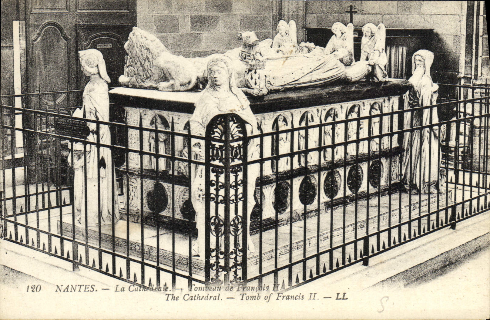 CPA Nantes La Cathedrale Tombeau De Francois II