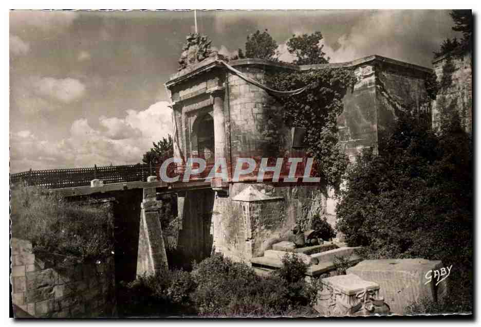 CPM Caen Entree Du Chateau