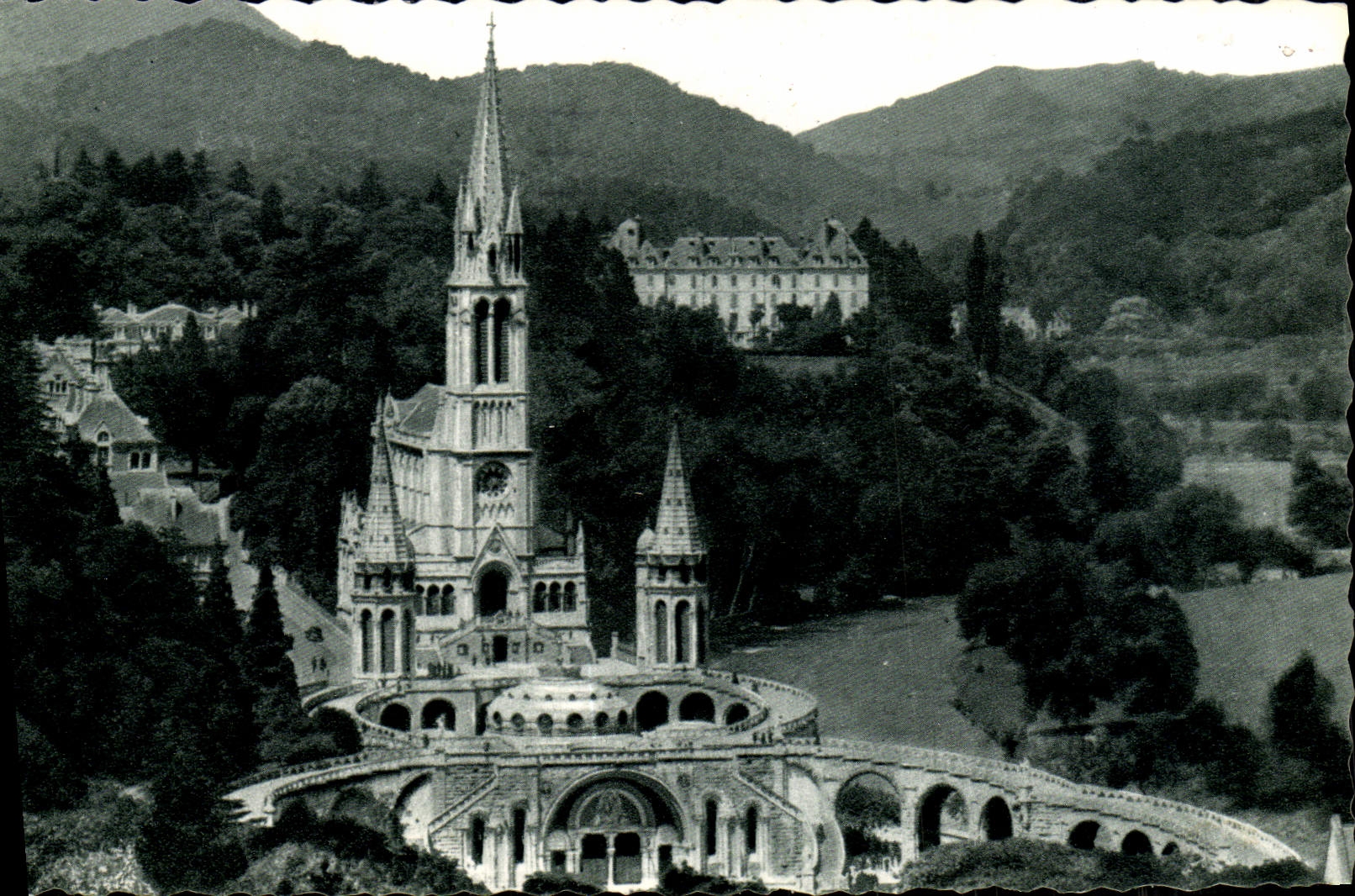 CPM Lourdes La Basilique Vue Du Chateau Fort