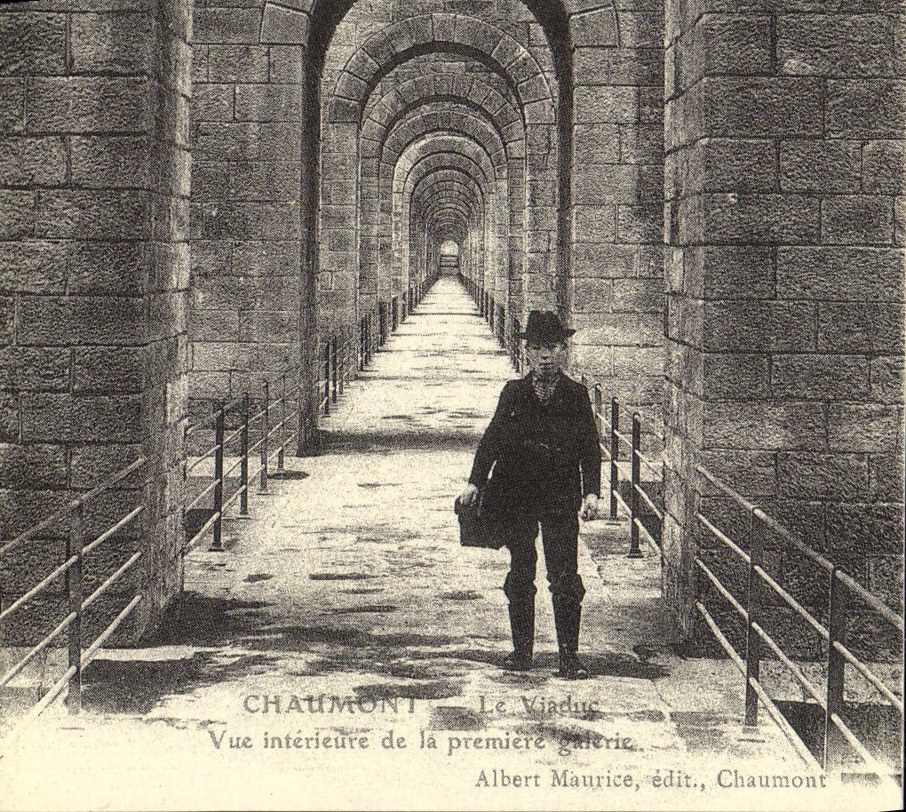 Chaumont — Vue intérieure de la première galerie — Albert Maurice, édit., Chaumont