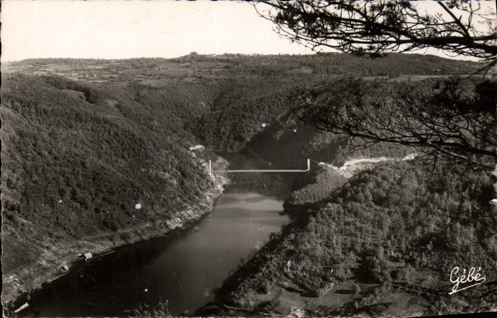 CPM Env De Neuvic D'Ussel La Vallee De La Dordogne Et Le Pont De St Projet
