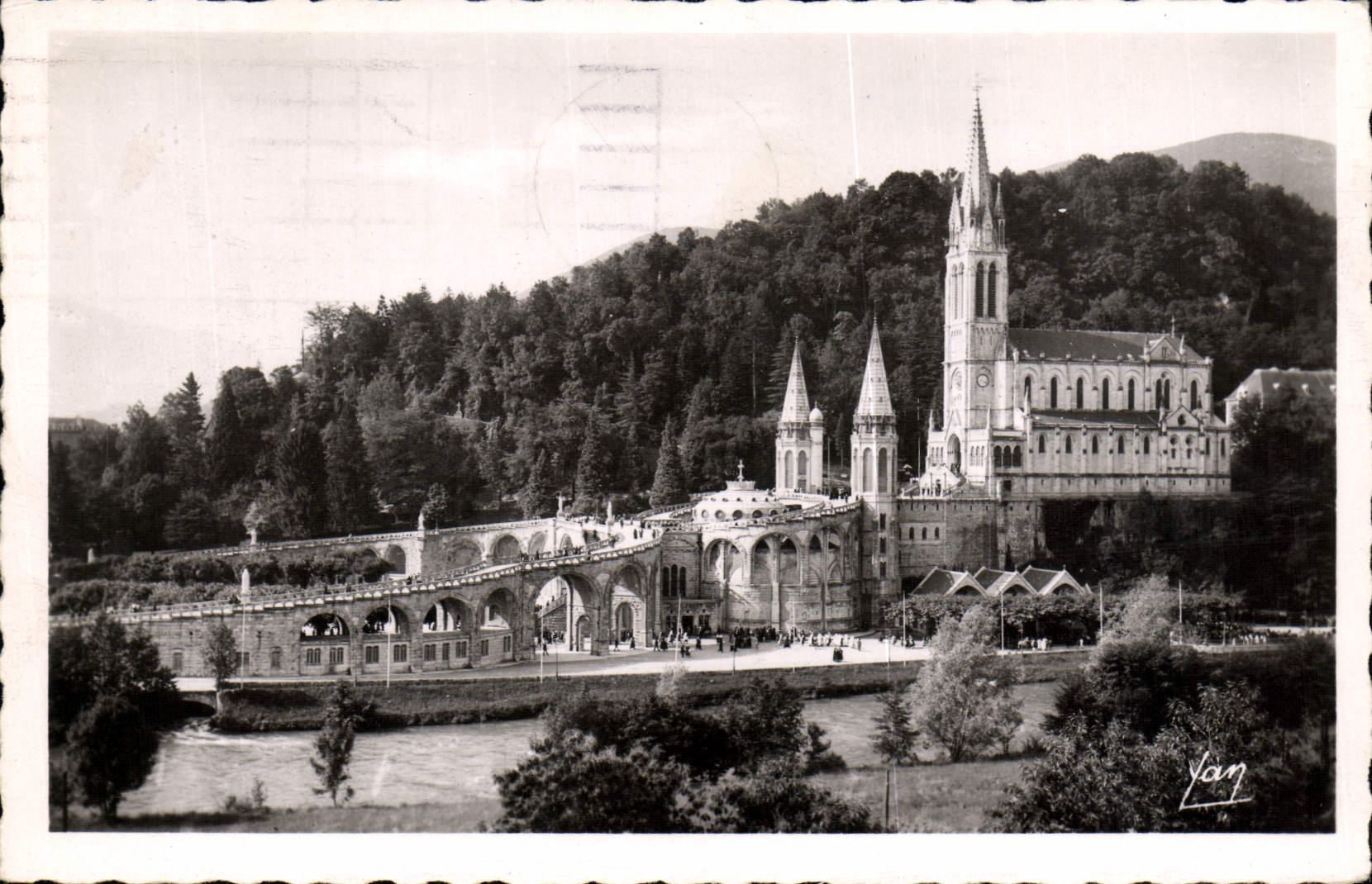 CPM Lourdes La Basilique Et Le Calvaire