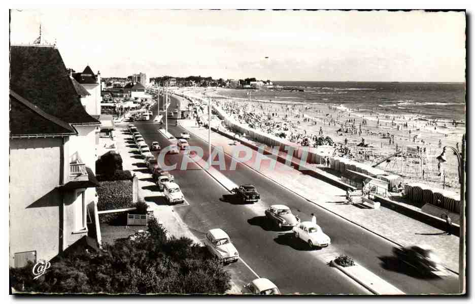 CPM Pornichet Le Remblai Et La Plage