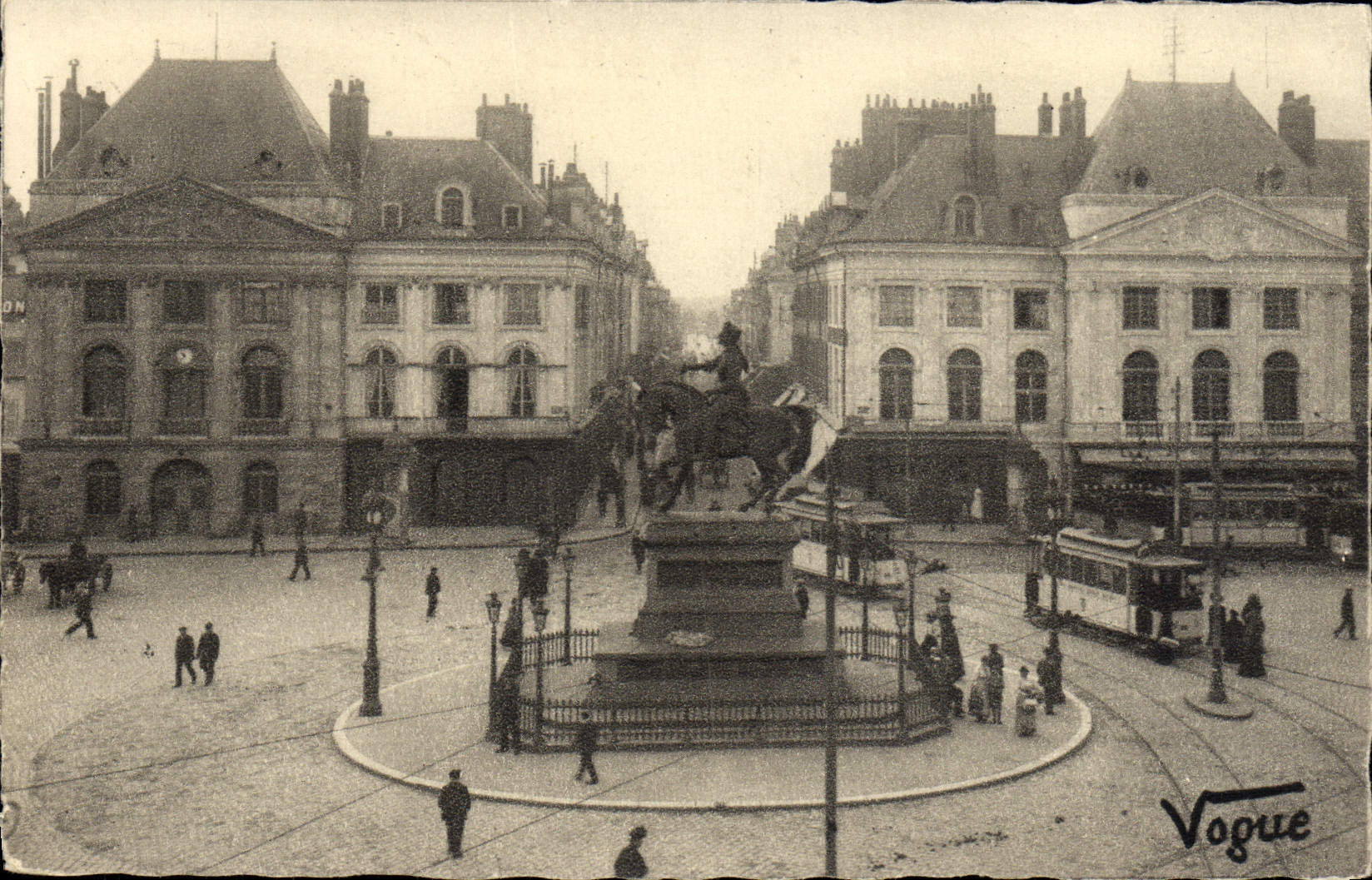CPA Orleans Place du Martroi et Rue Royale