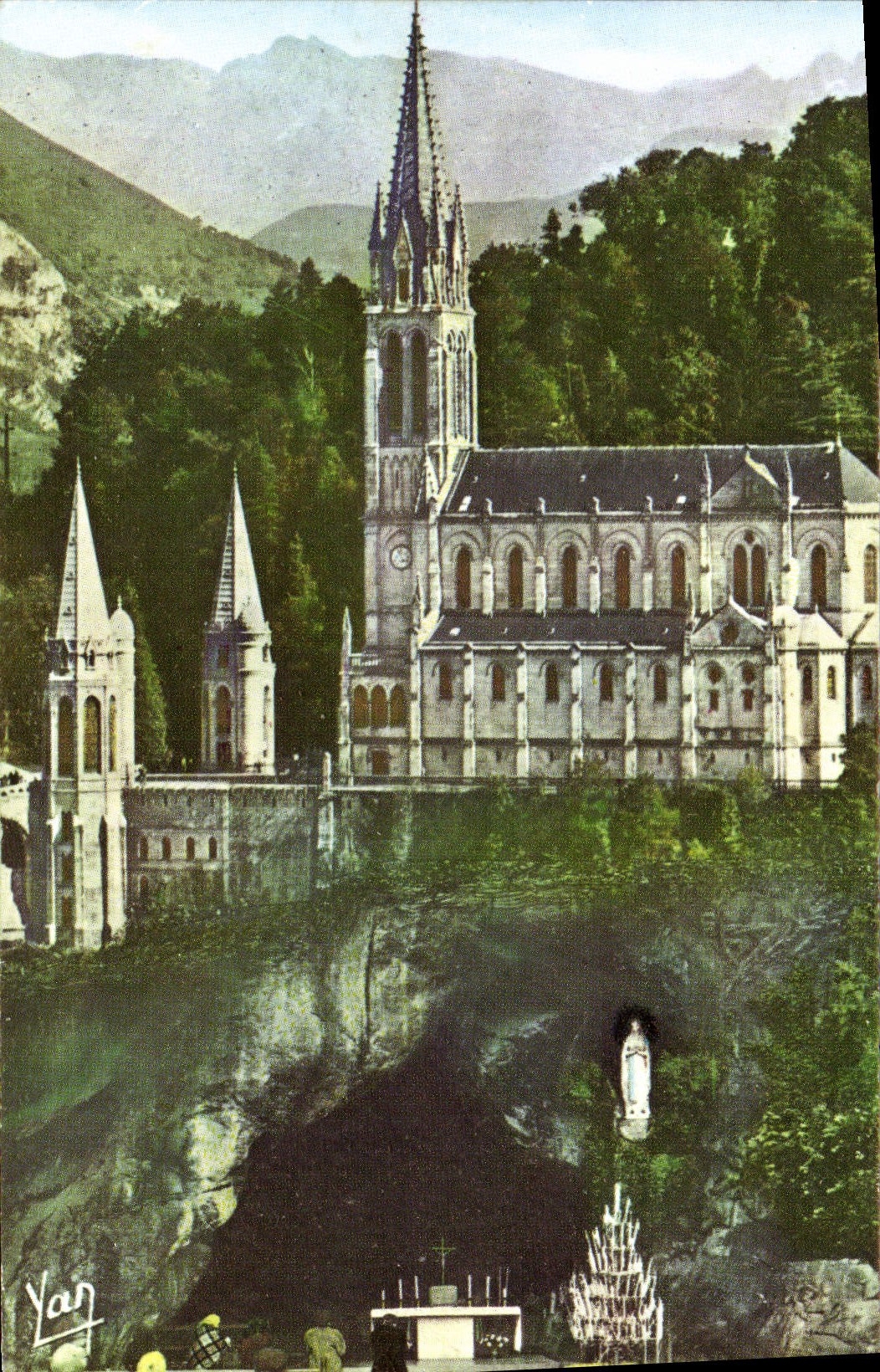 CPM Lourdes La Basilique et la Grotte