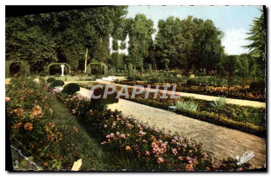 CPM Bourges Le Jardin des Pres Ficaux La roseraie et le Dieu Pan