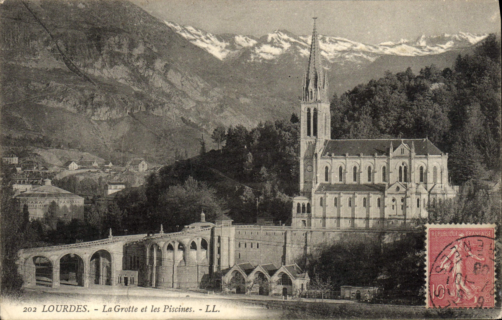CPA Lourdes La Grotte et les Piscines