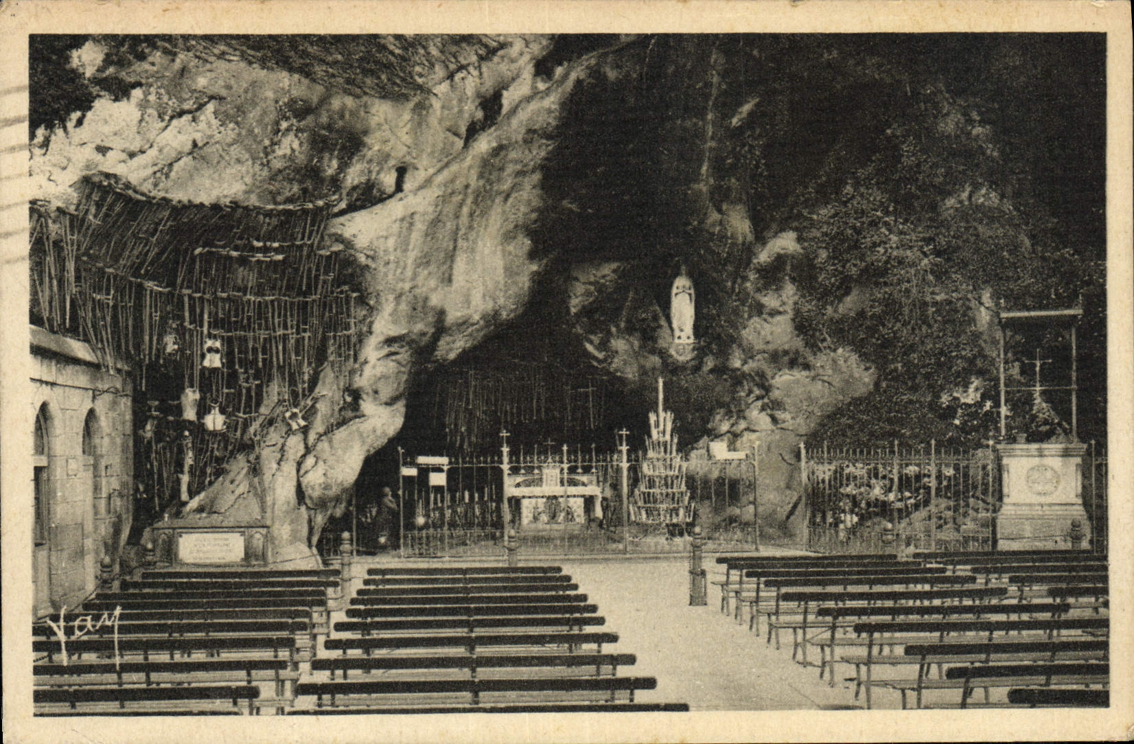 CPA Lourdes La Grotte Miraculeuse