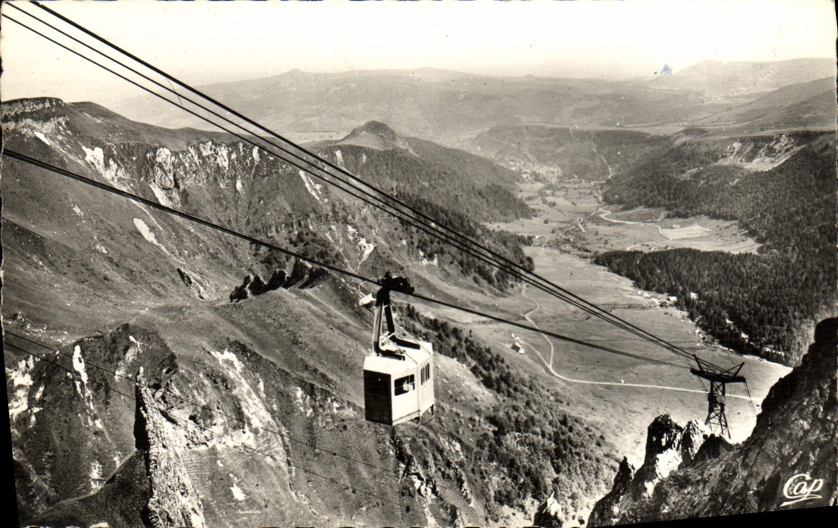 Vue prise du Mont Tore — Auvergne — éditeur Cap