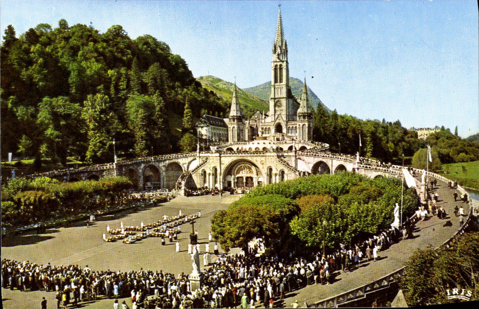 CPM Lourdes Les Malades assistant au Chemin de Croix