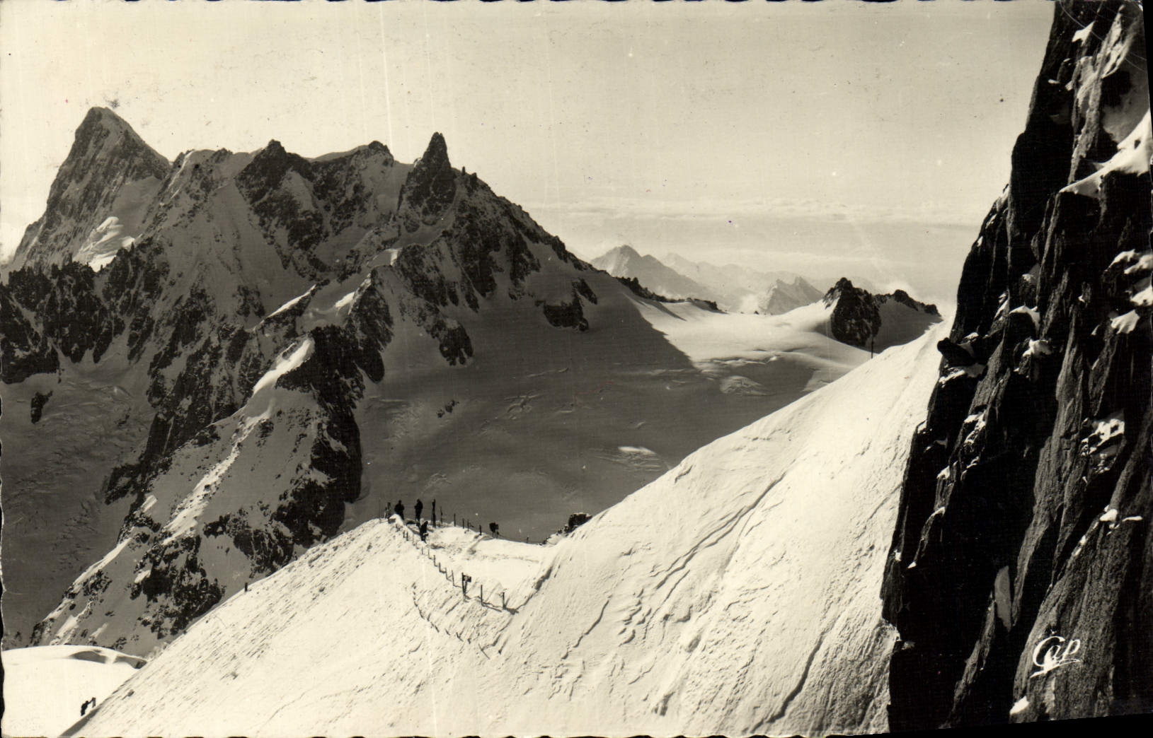 CPM Chamonix Mont Blanc Teleferique de l'aiguille du Midi Dent du geant Aretes de Rochefort et grandes Jorasses