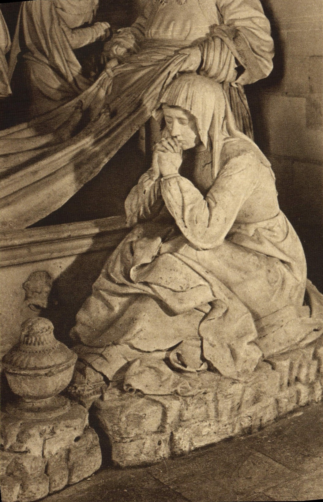CPA Les Saints De Solesmes Sainte Madeleine