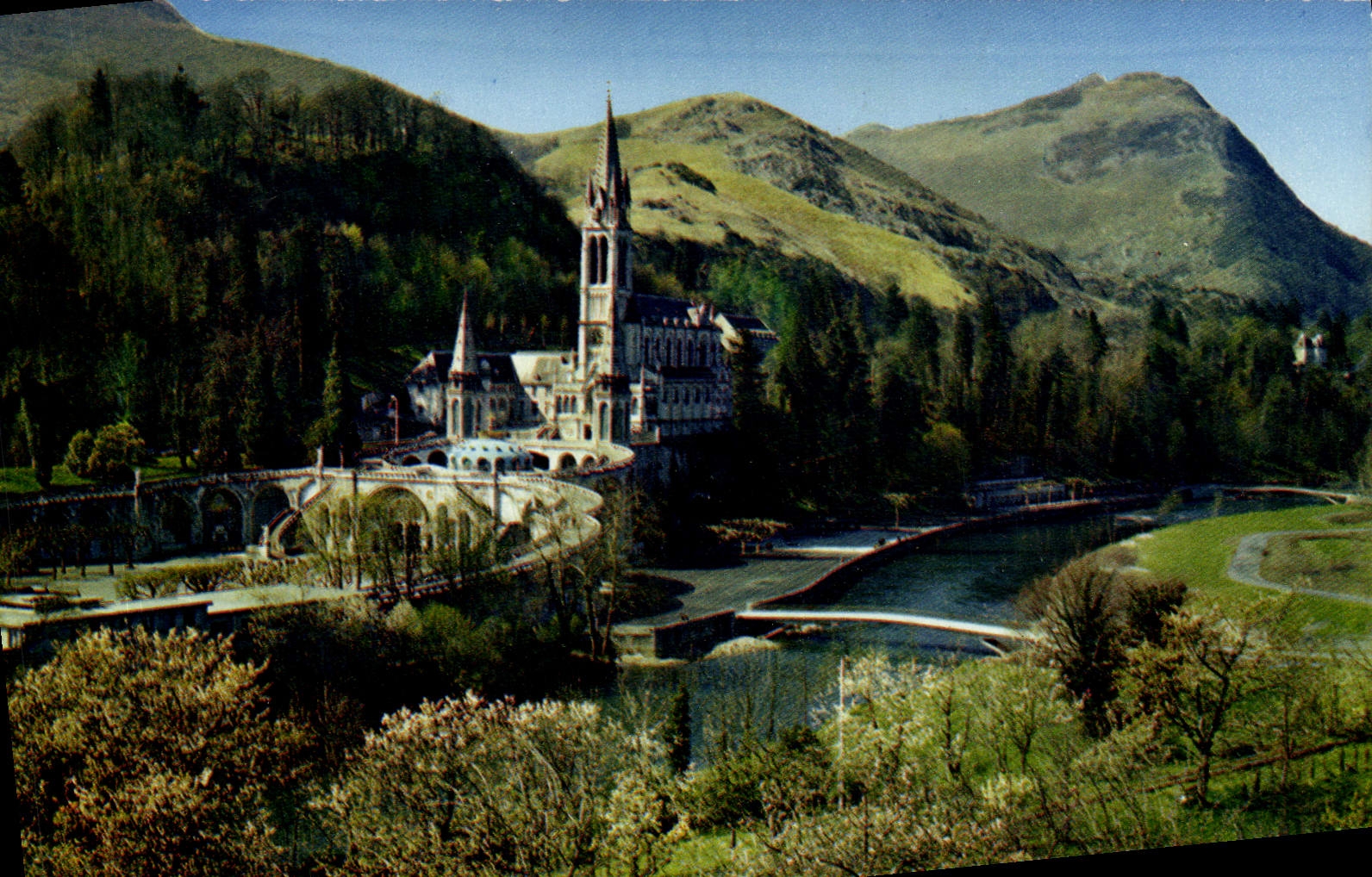 Basilika und neue Brücken — Lourdes — Verlag A. Doucet, Nr. 8