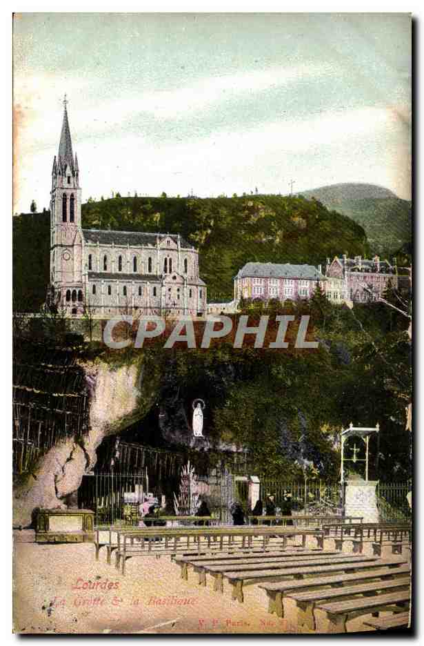 CPA Lourdes La Grotte et la basilique