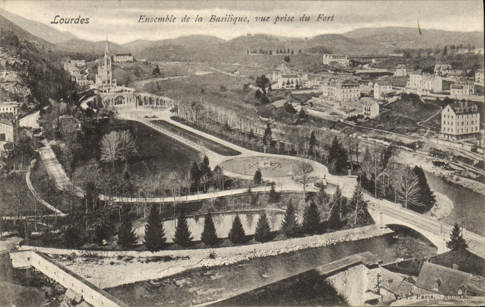 CPA Lourdes Ensemble de la Basilique Vue Prise du Fort
