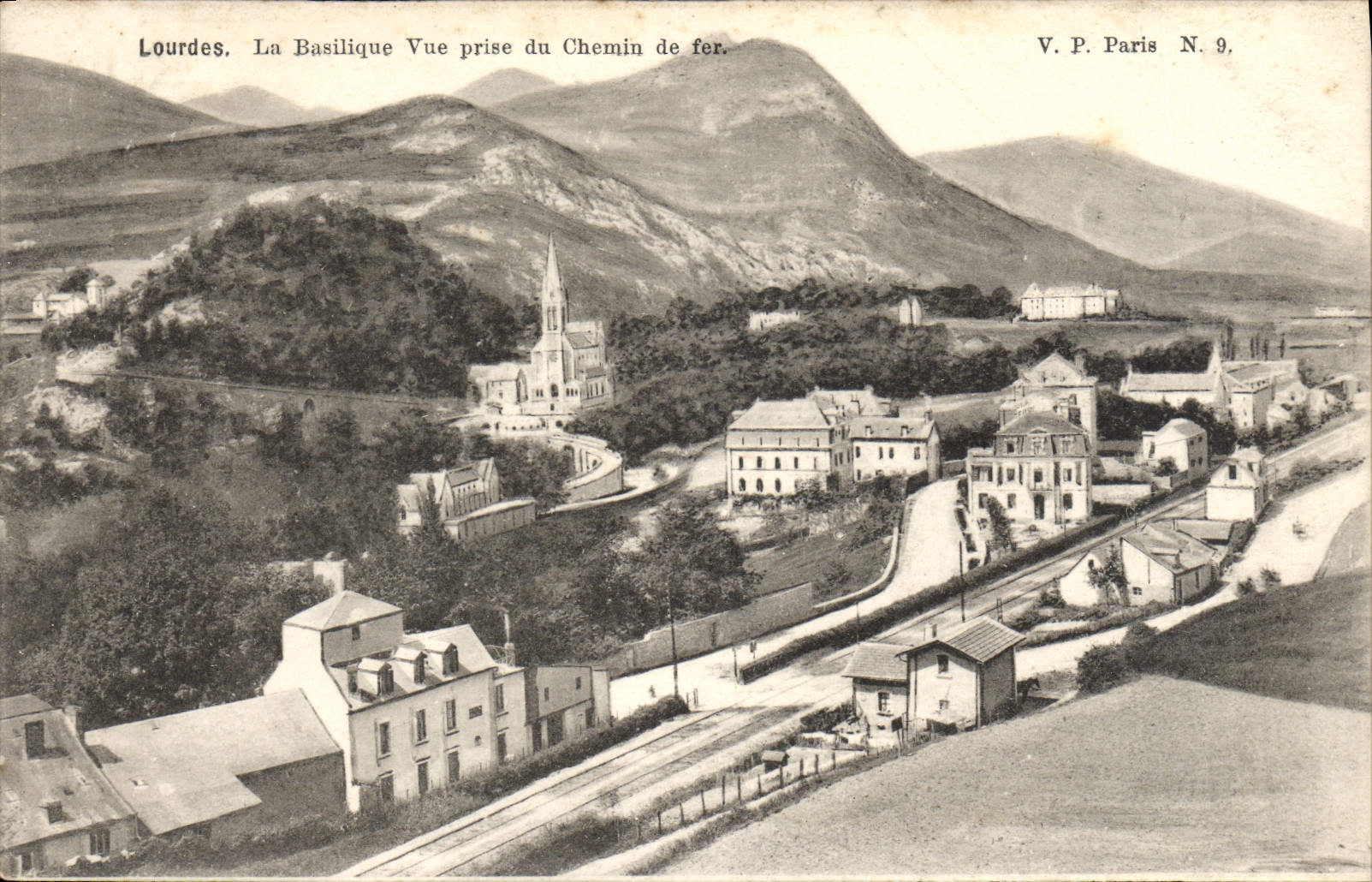 CPA Lourdes La Basilique Vue Prise du Chemin de Fer