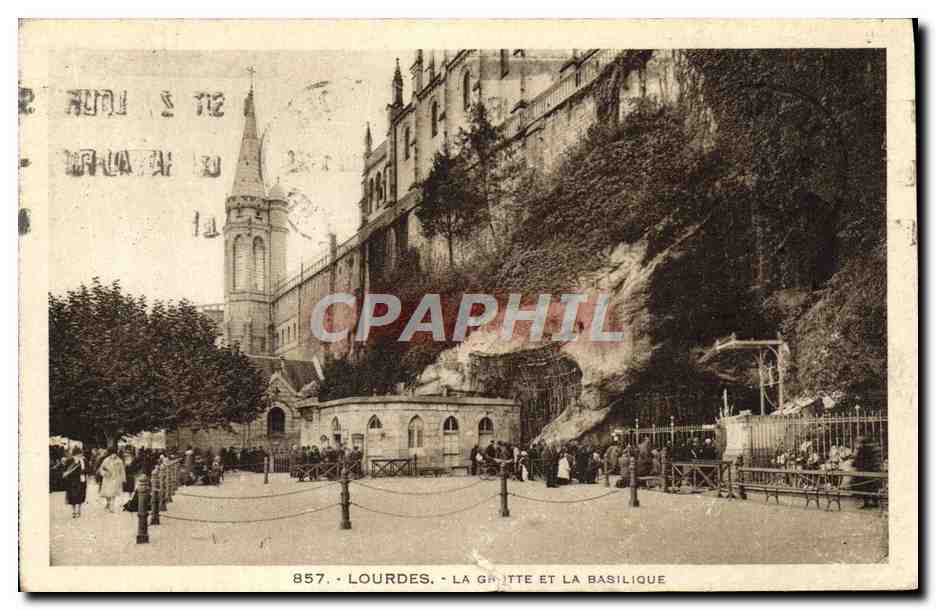 CPA Lourdes La Grotte Et La Basilique