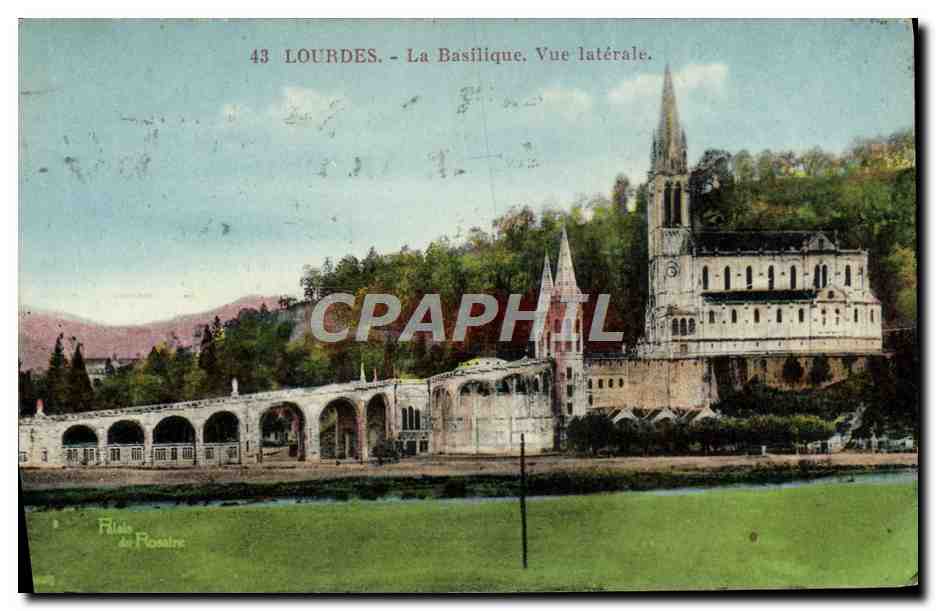 CPA Lourdes La Basilique Vue laterale