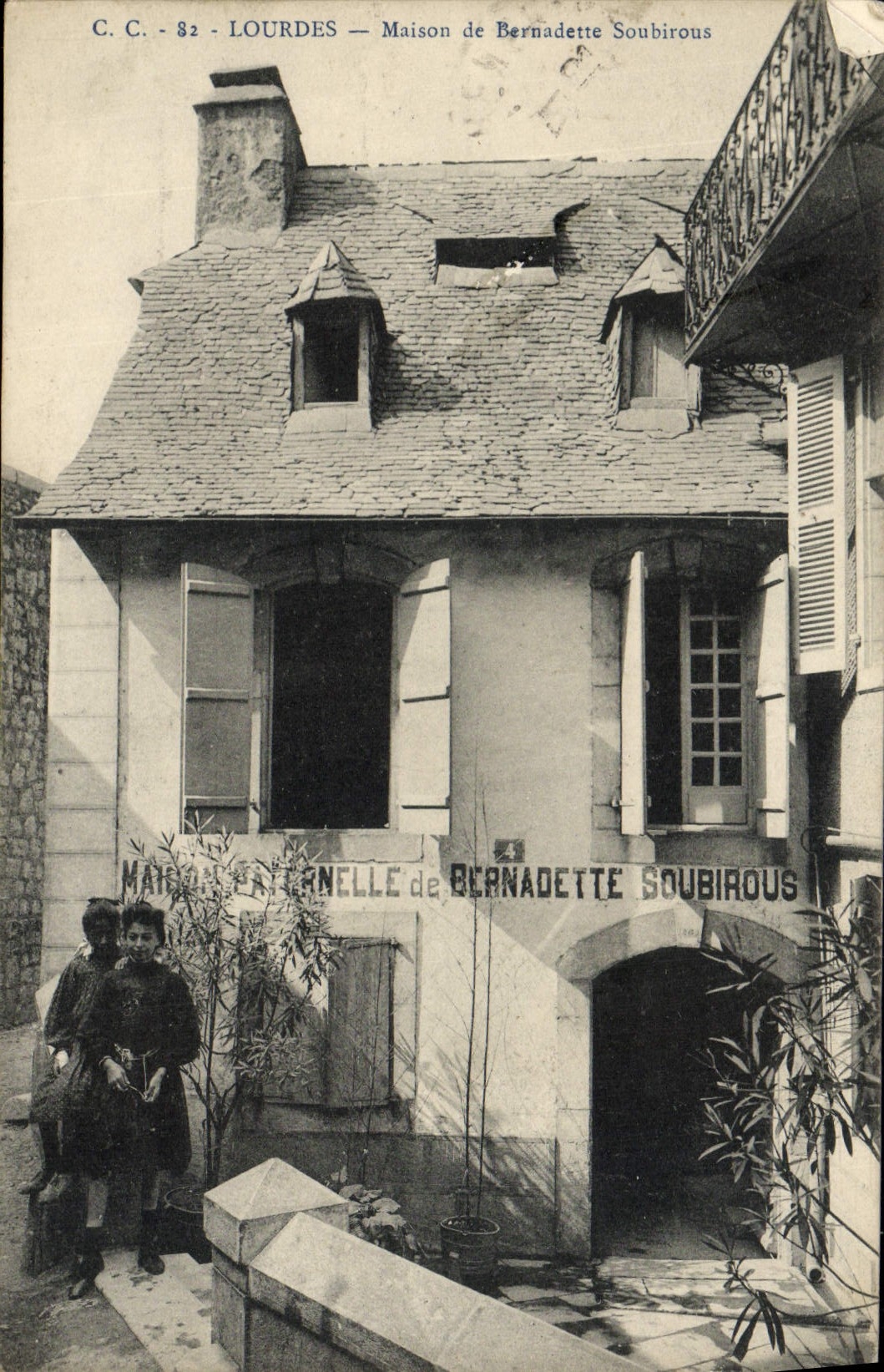 CPA Lourdes Maison de Bernadette Soubirous Enfants