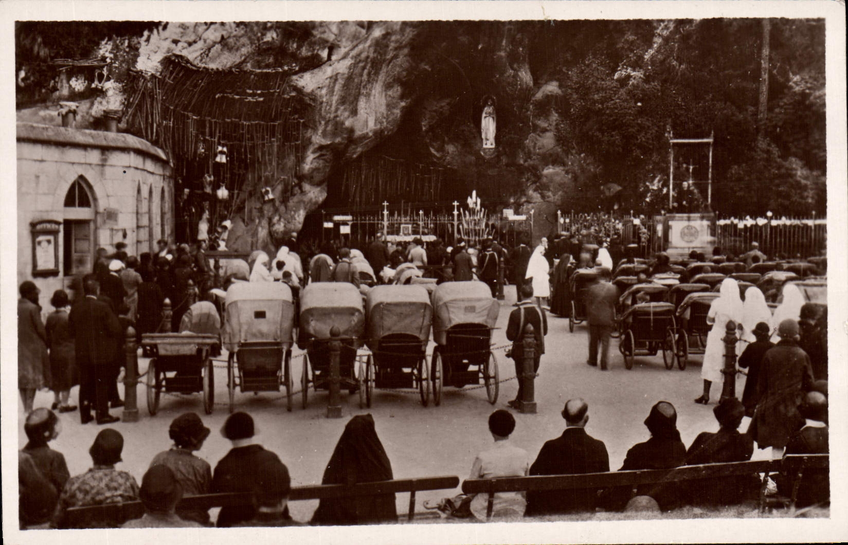 CPA Lourdes La Grotte