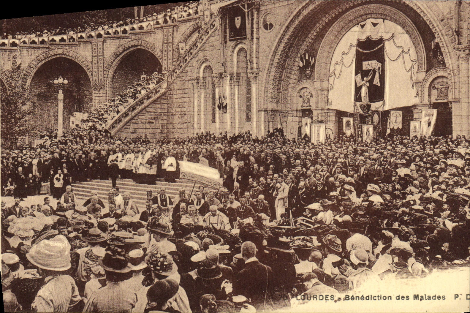 CPA Lourdes Benediction des Malades