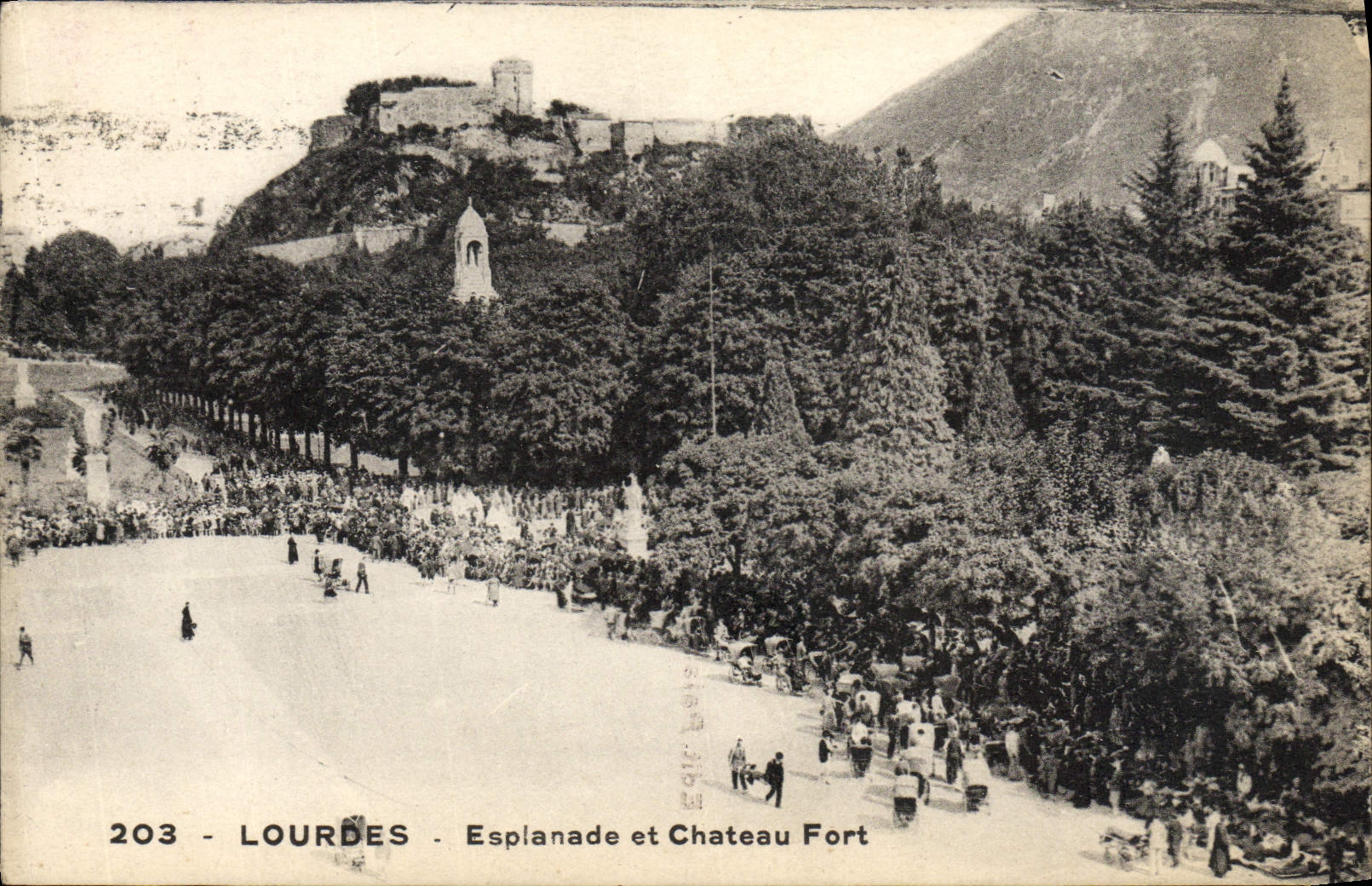 CPA Lourdes Esplanade et Chateau Fort