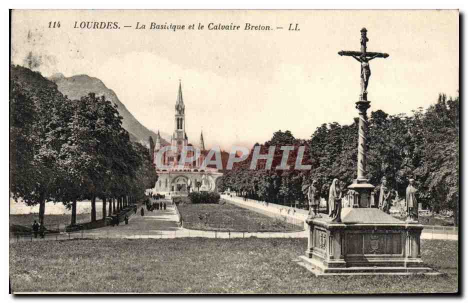 CPA Lourdes La Basilique et le Calvaire Breton