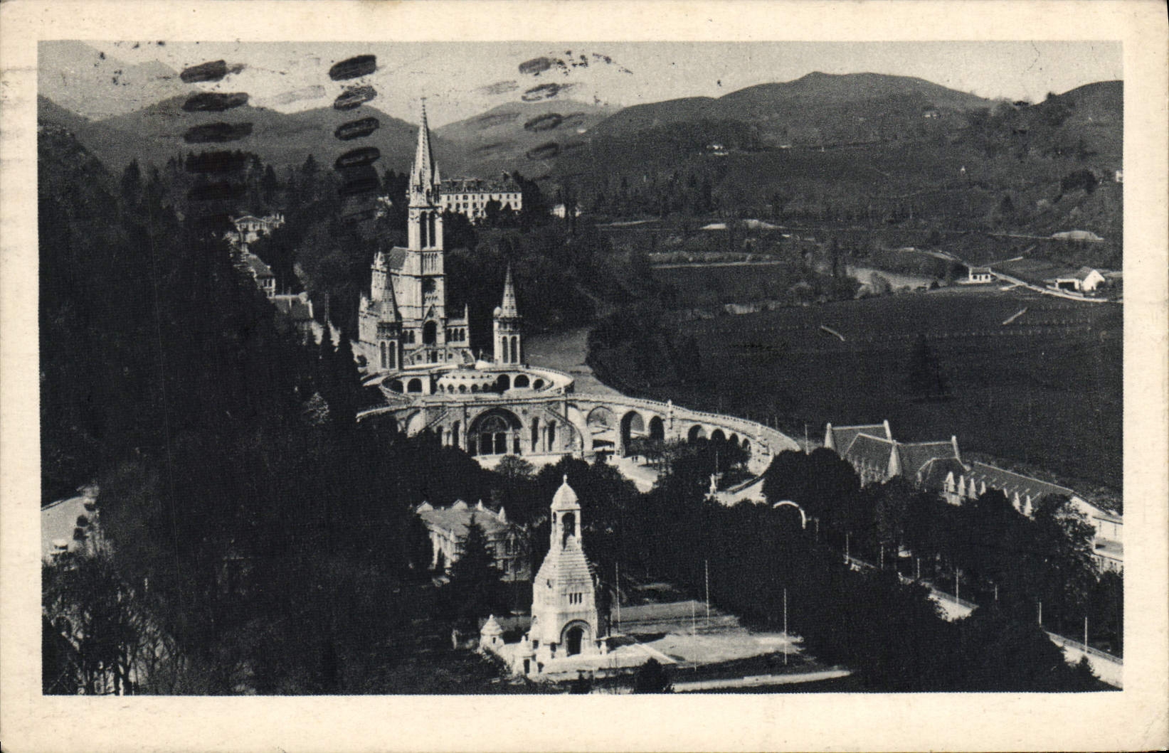 CPA Lourdes La Basilique et la Monument Interalie Vus Du Chateau