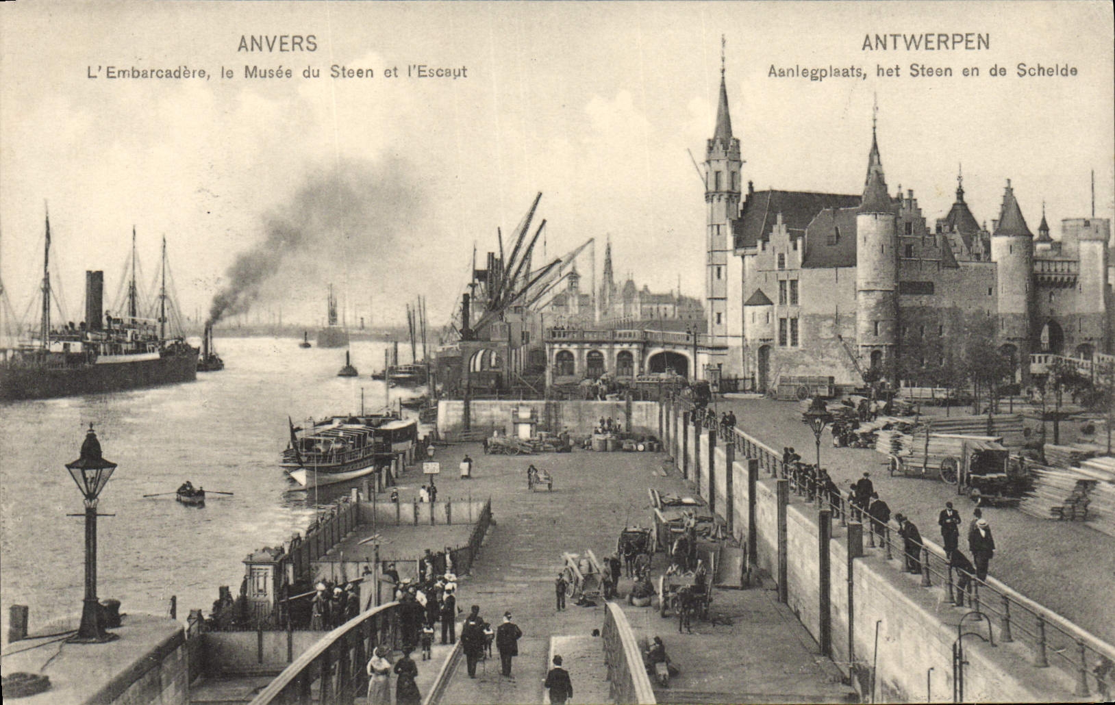 CPA Anvers L'Embarcadere Le musee Du Steen Et l'Escaut Bateaux 