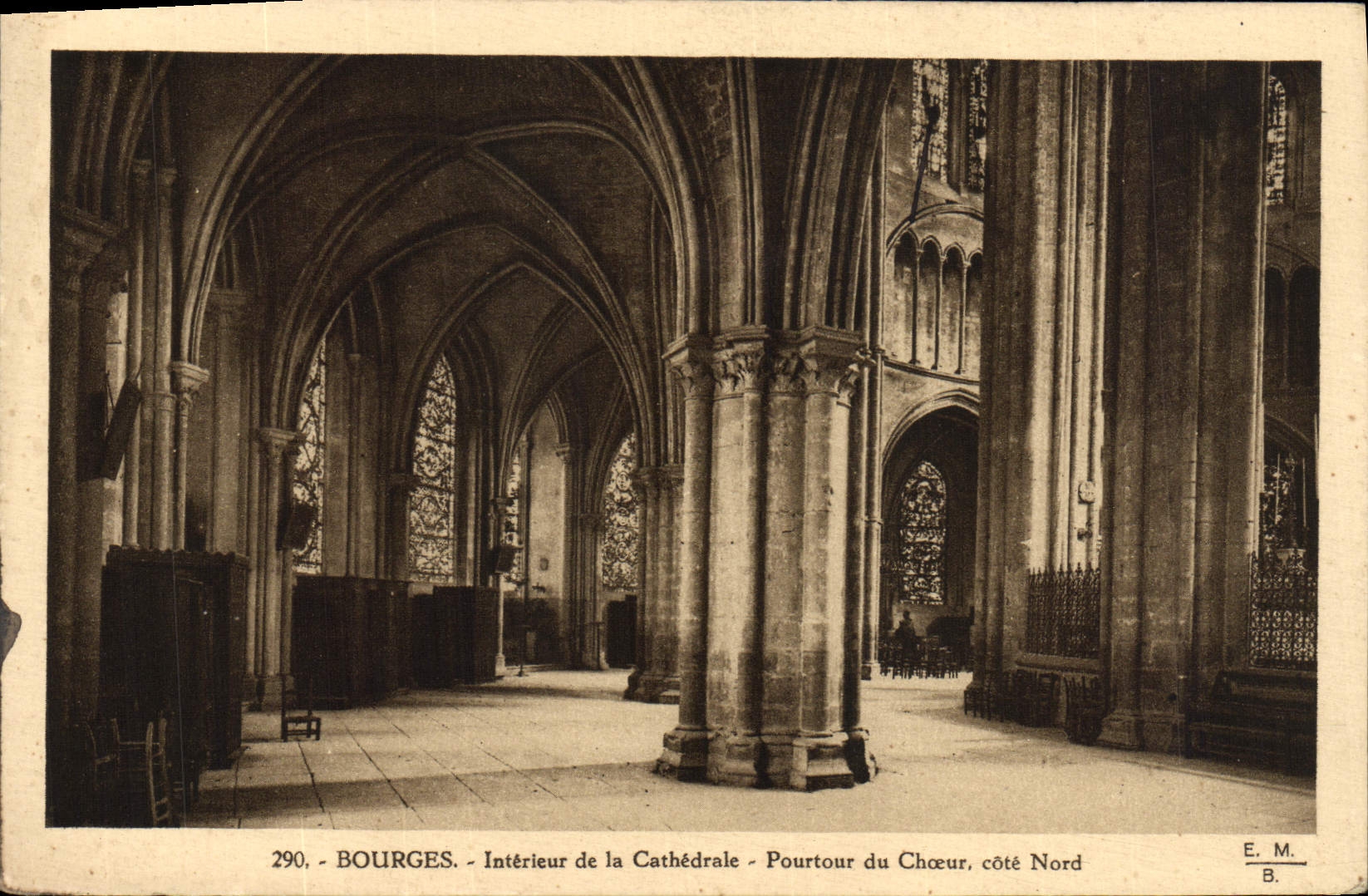 Bourges - Intérieur de la Cathédrale - Pourtour du Chœur, côté Nord — E. M. B. n°290