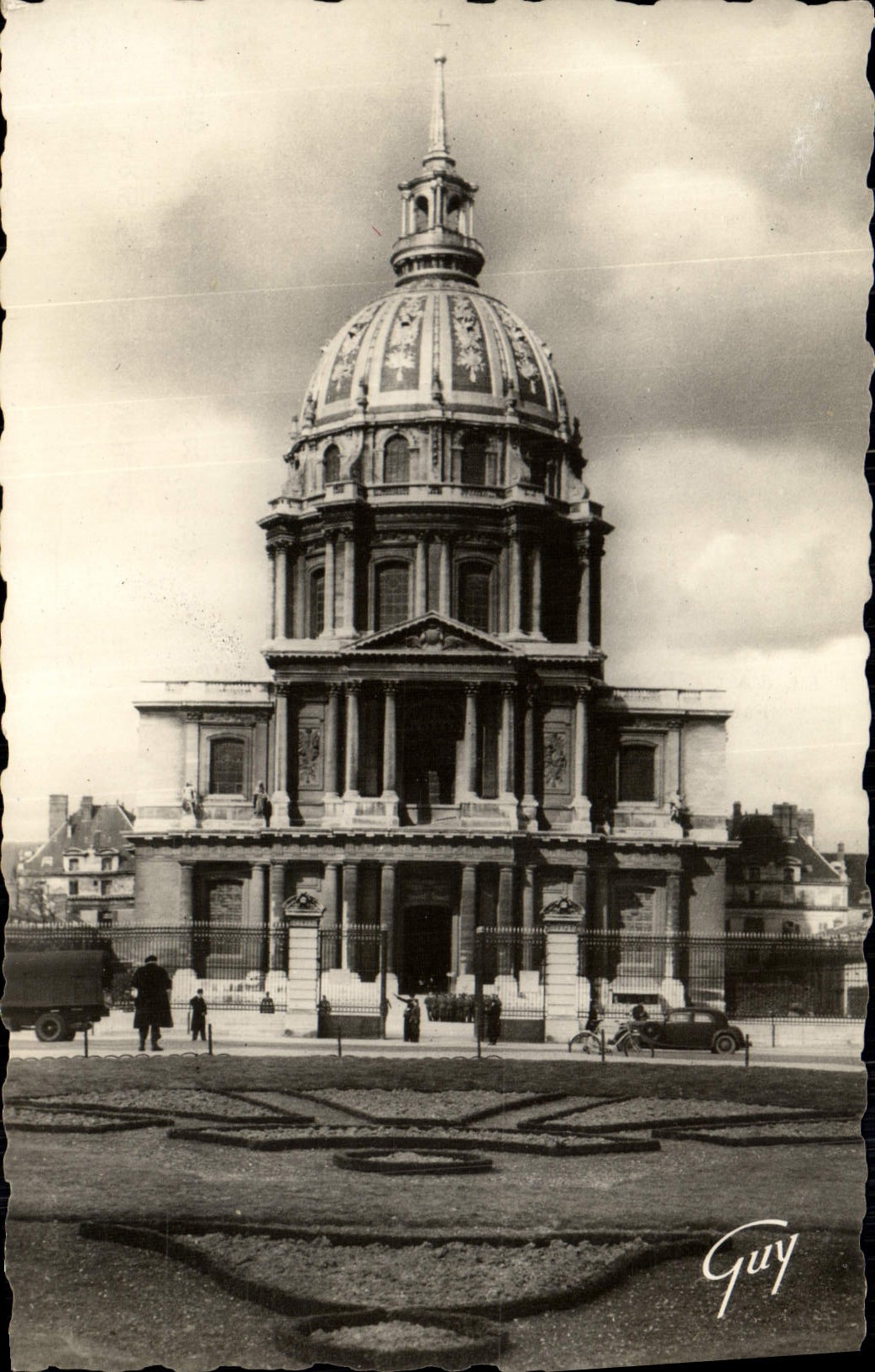 CPM Paris Et Dome Des Invalides